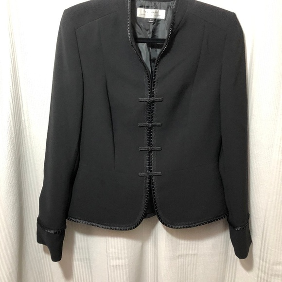 Tahari Arthur S. Levine Blazer Size 6 - Picture 1 of 6